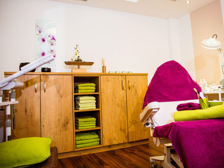 Wellness Ein modern gestalteter Schönheitssalon.